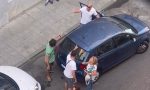 Quiso aparcar, pero una mujer guardaba el sitio para su marido: la historia termina con una detenida y una venganza difícil de creer