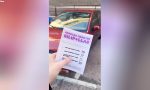La pegatina para insultar a quienes aparcan mal que se está haciendo viral en redes