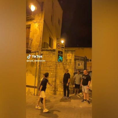 Instalan un radar de velocidad en plena calle y los vecinos lo prueban corriendo a altas horas de la noche: alguno recibiría una multa